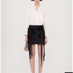 Baum und Pferdgarten black Satin miniSkirt Flower Appliqué Zip Closure Elegant